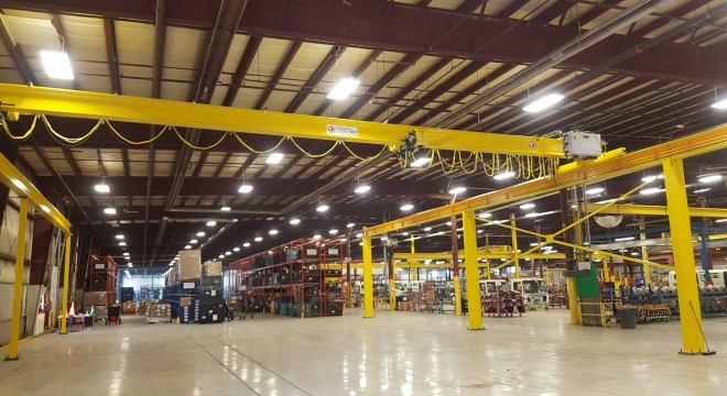 the led linear light  used in factory with  overehead crane