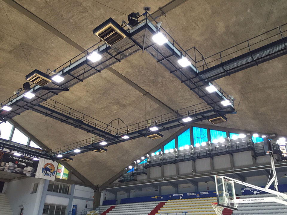 HiCover-I-flood-light-in-basketball-court-up-to-1703lux