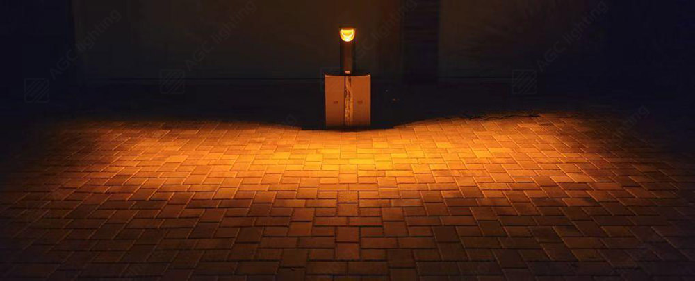 BL01 bollard light with amber lighting