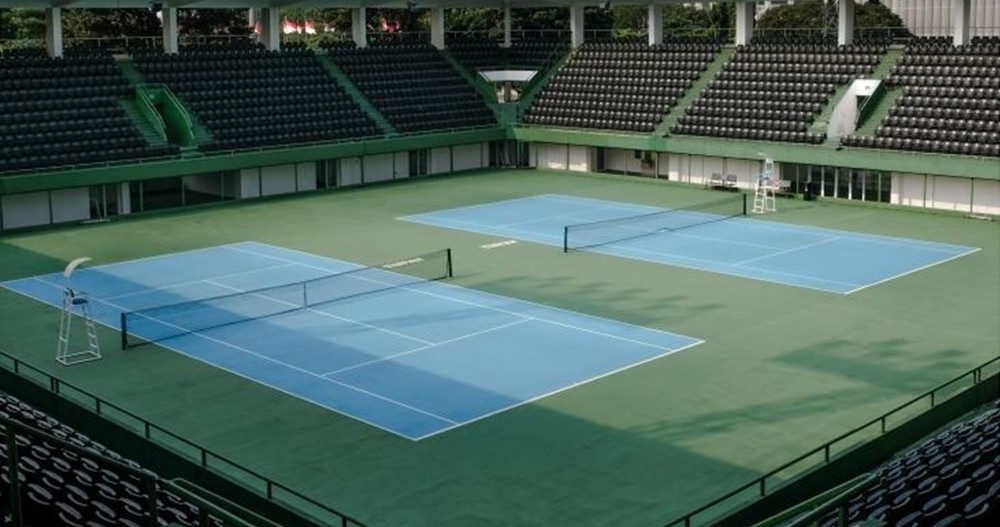 empty tennis court