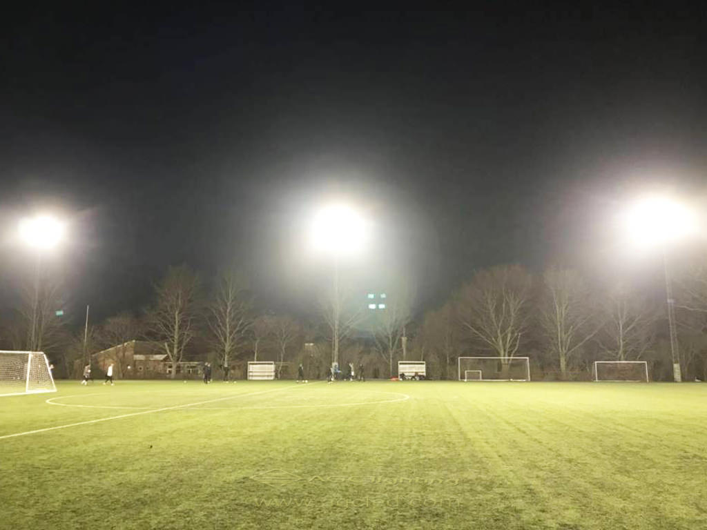 24pcs 900W Flood Light in Football Field