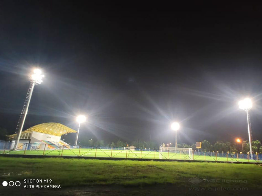 48pcs 900W flood light in soccer field