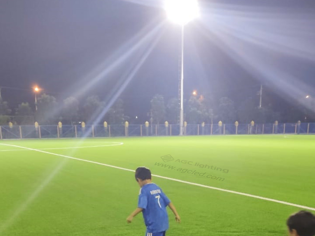 flood light 20m height install in soccer field