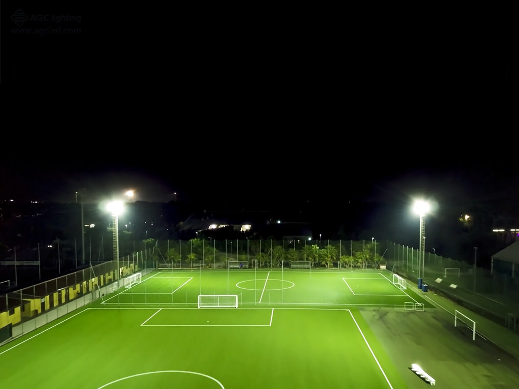 900W 5000K Ra70 flood light in football field