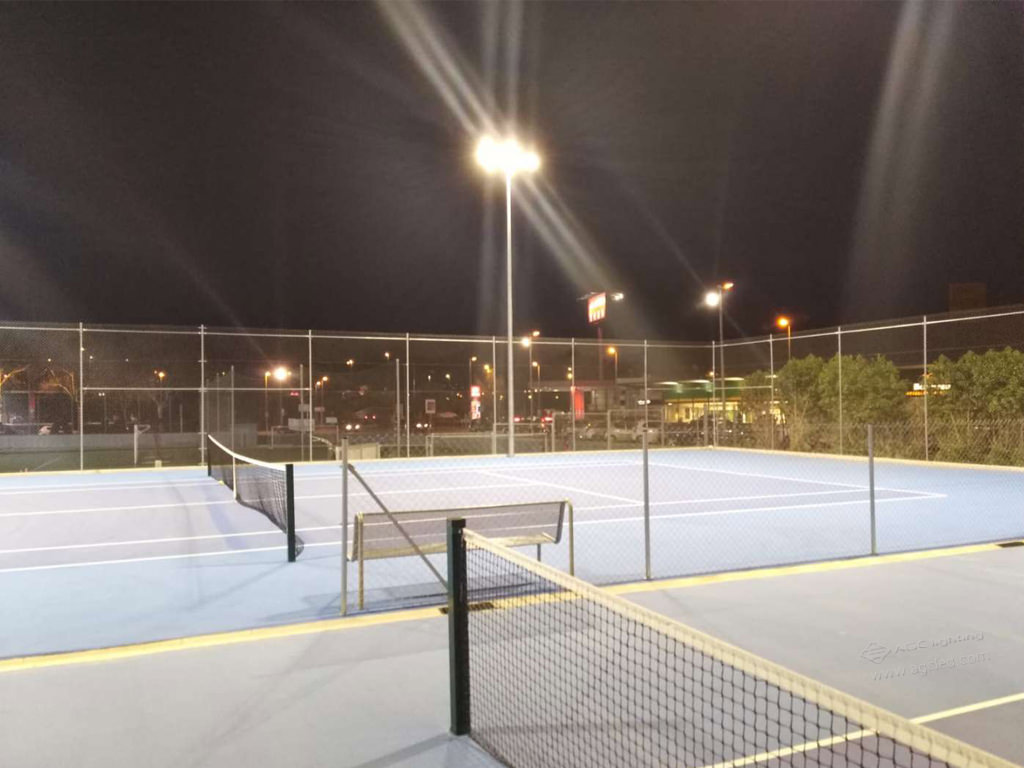 led flood light in outdoor tennis court