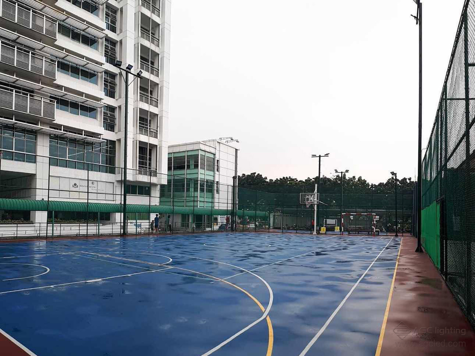 200W flood light in tennis court