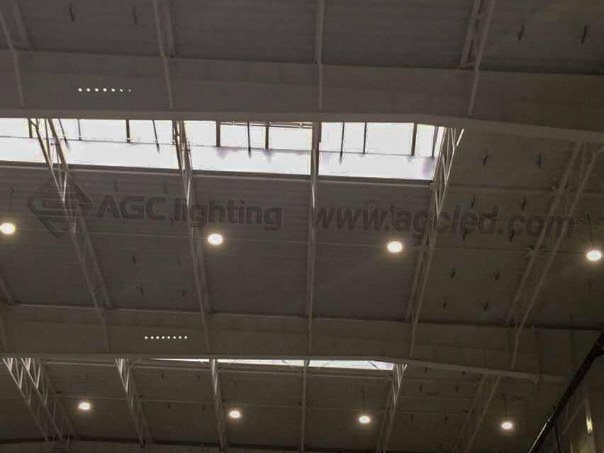 High Bay Light with Daylight Sensor in Warehouse