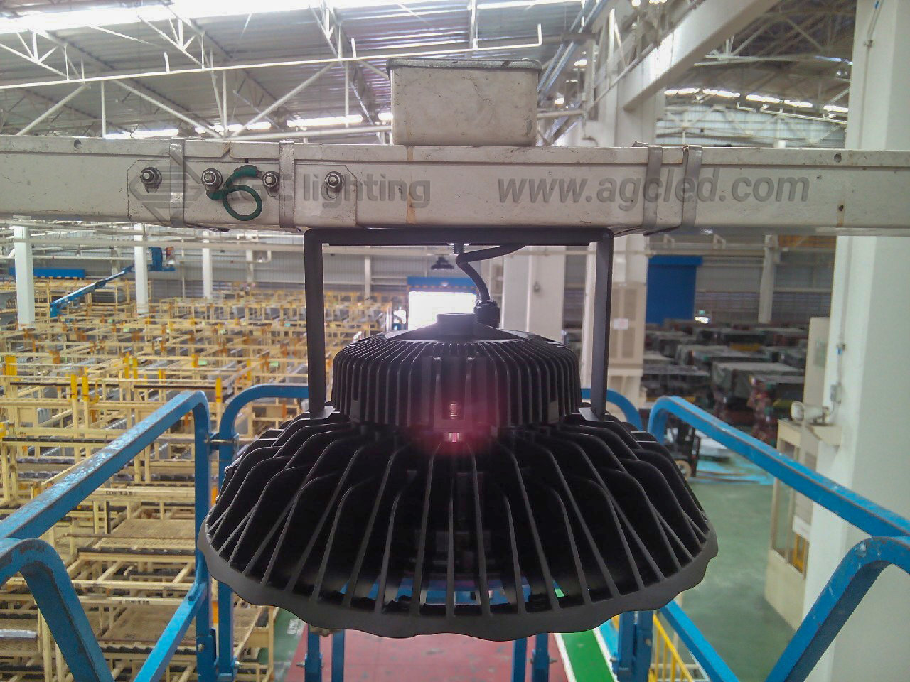 high bay light in factory ceiling bracket mounting
