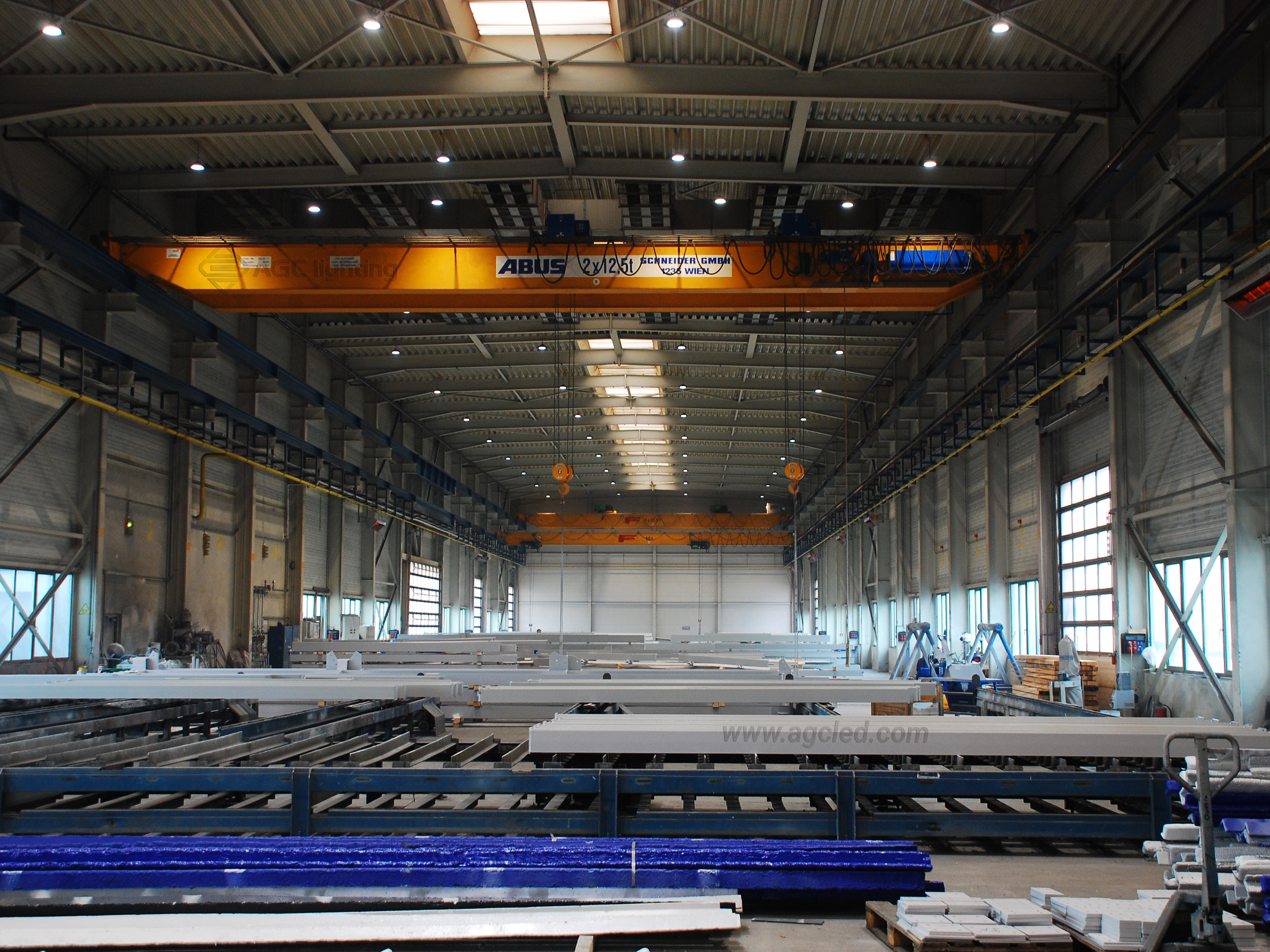 LED High Bay Light 150W-300W in Steel Factory