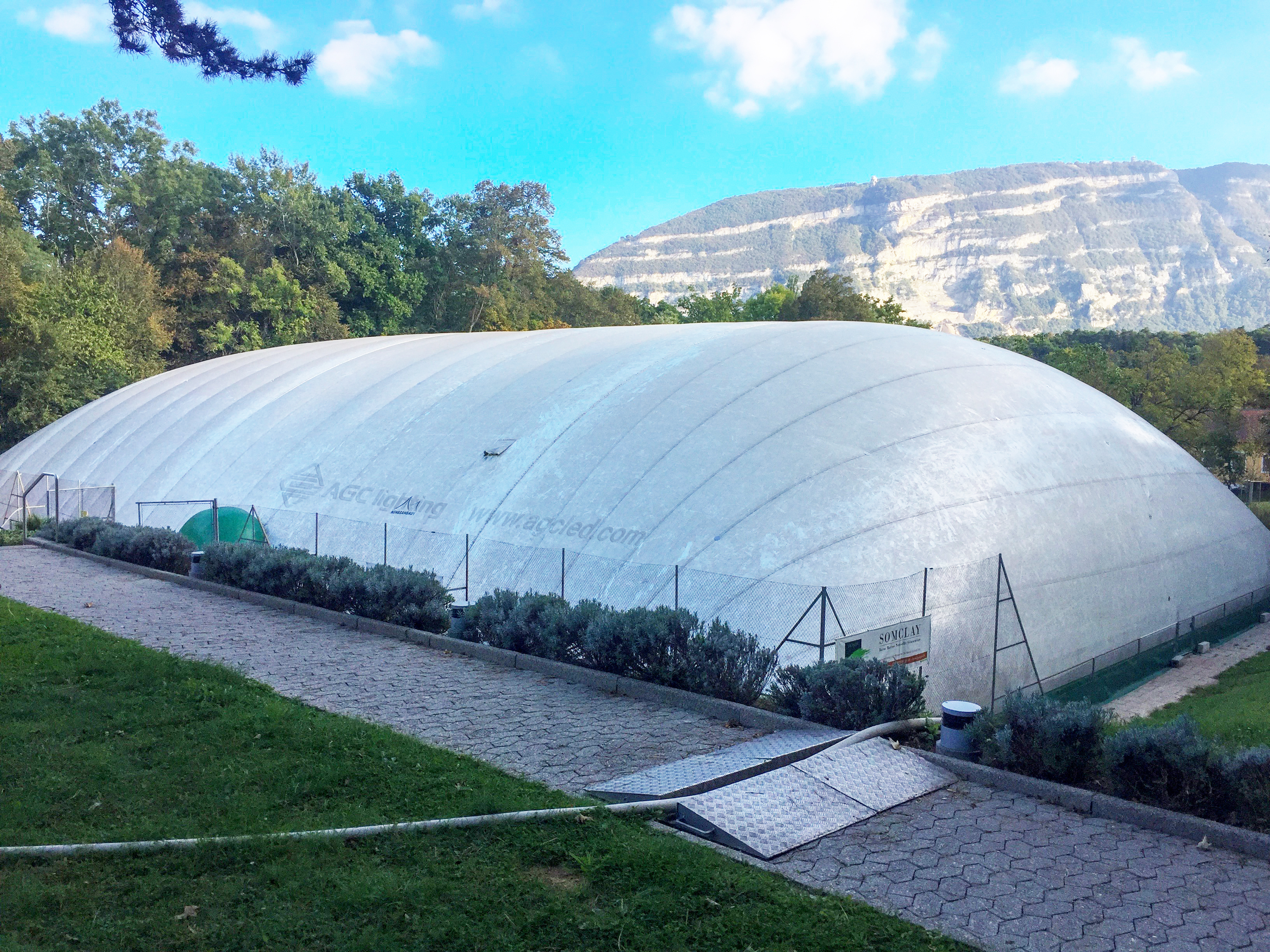 90° & 120° high bay light illuminate tennis court air dome