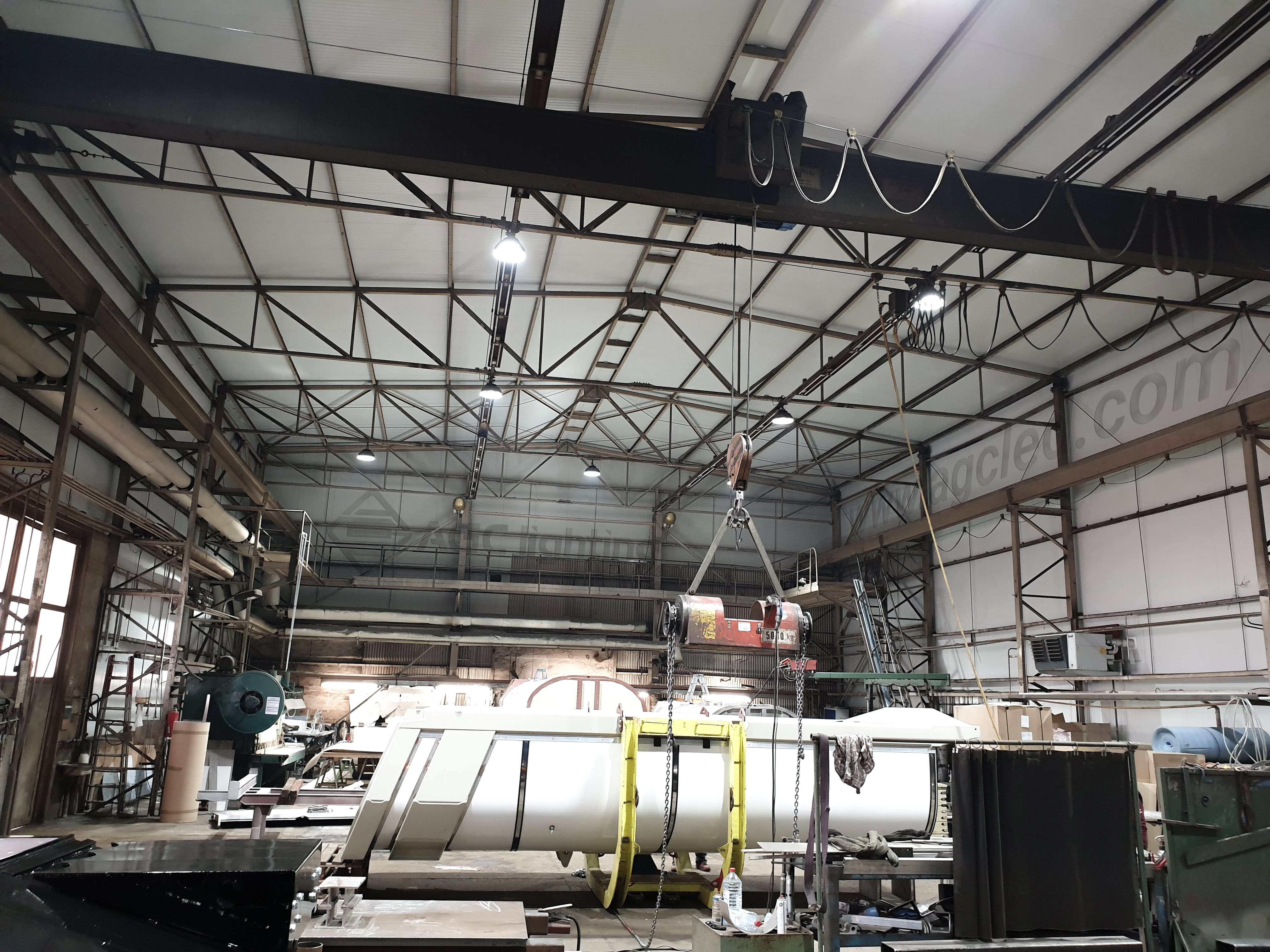 high bay light 90° beam angle in truck plant