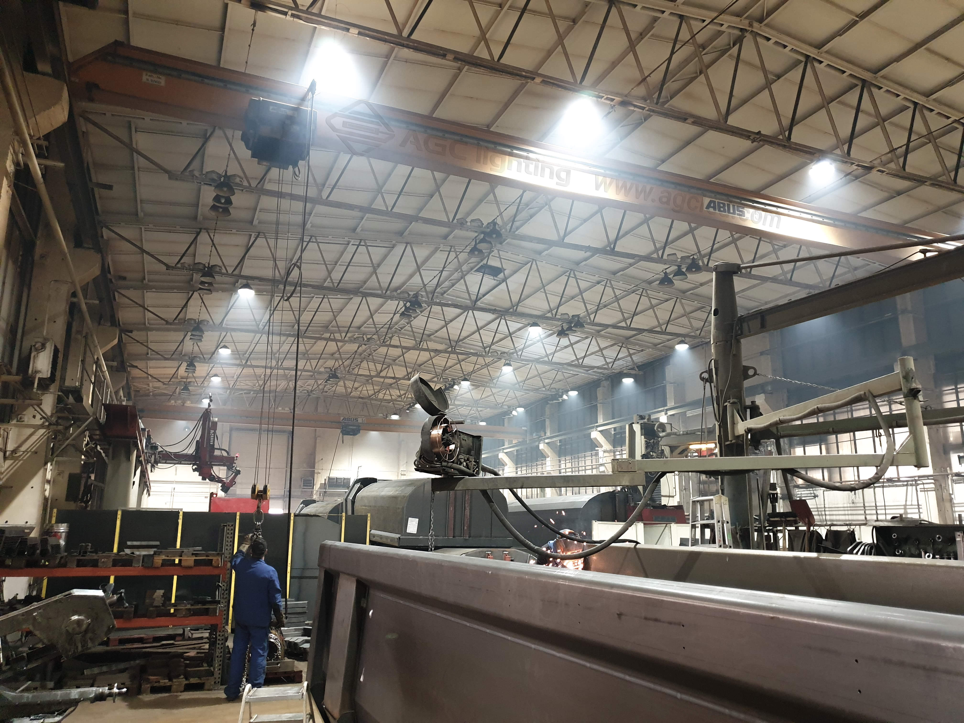 truck plant lighting 300 450lux with high bay light