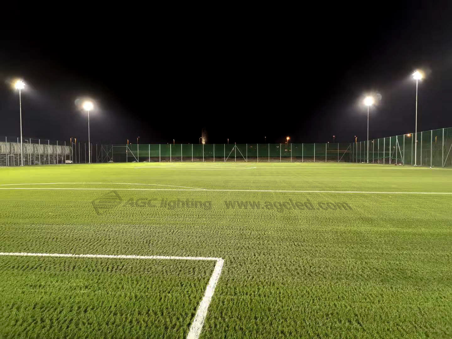 600w 5000K high bay light as flood light in football field
