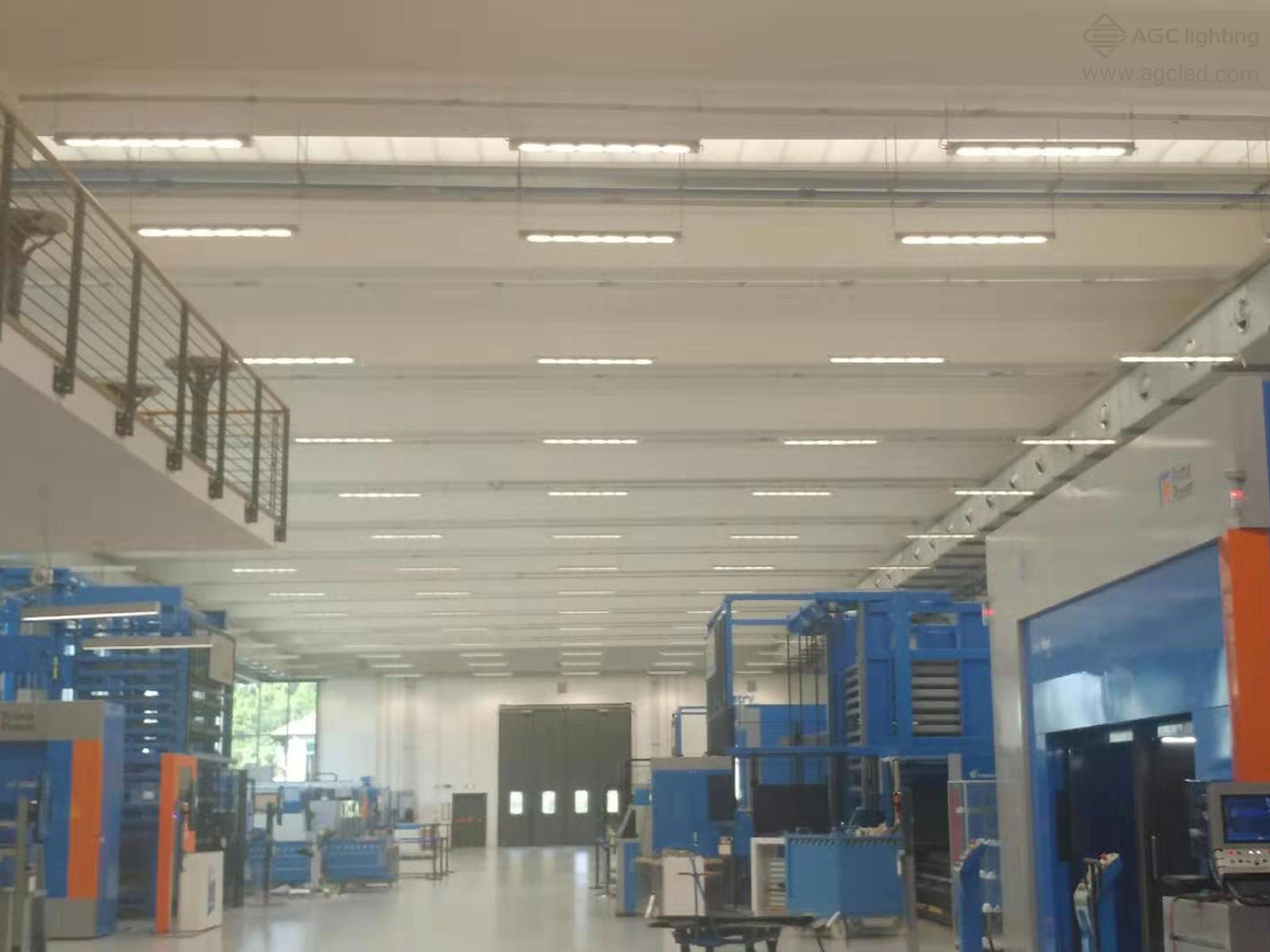 linear high bay light 5.5m mounting height in factory