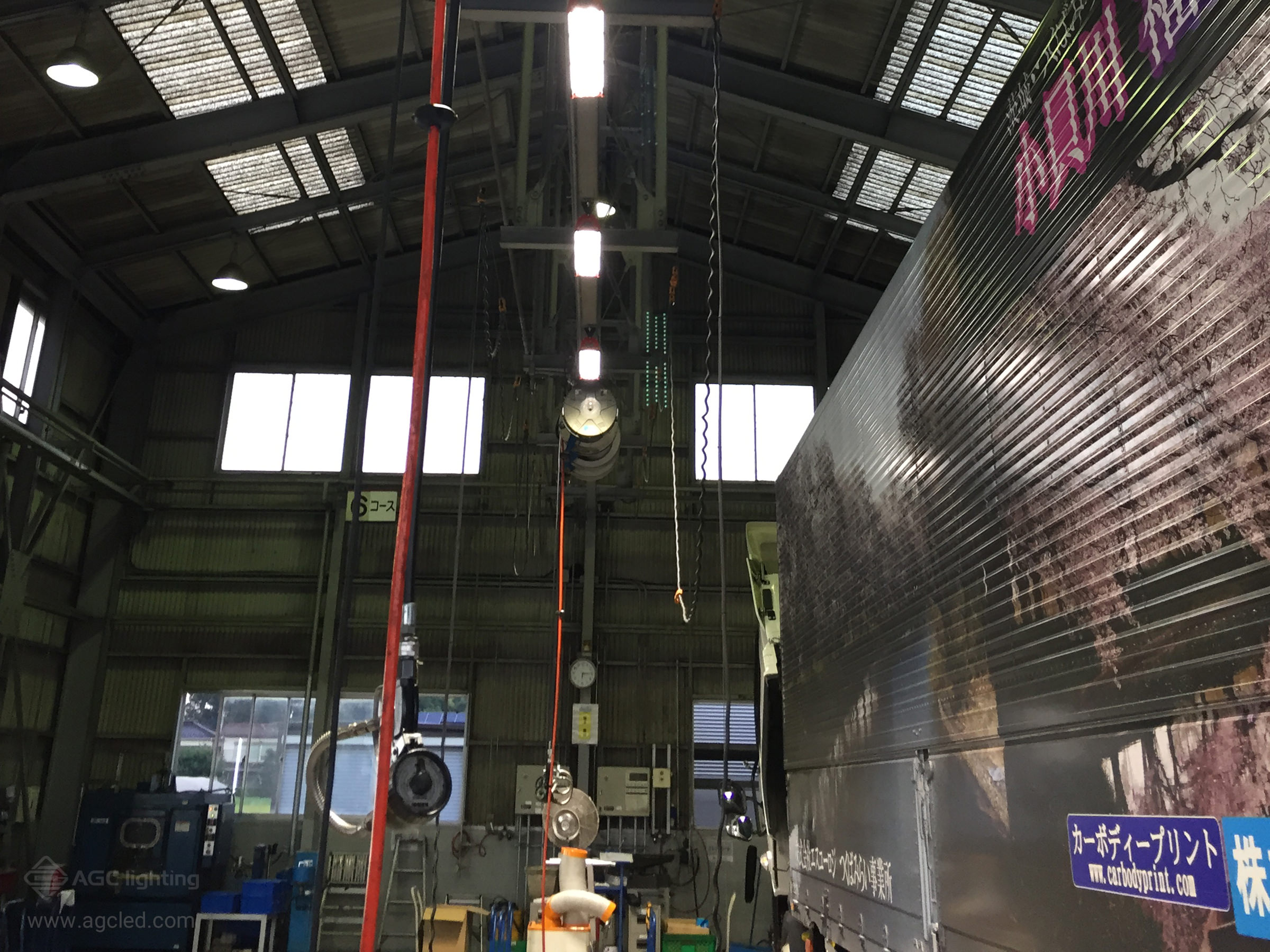 linear high bay light in truck repair factory 1000lux