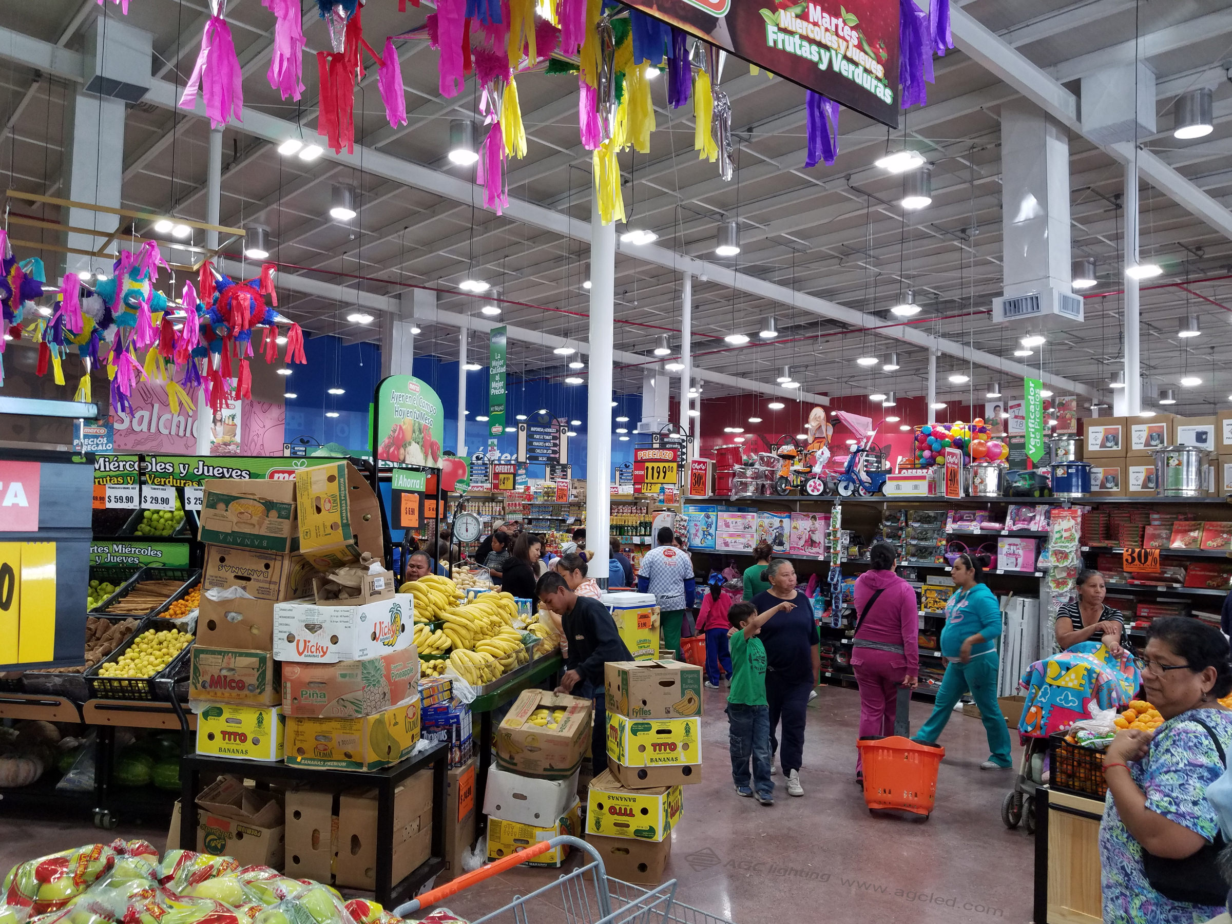 650lux linear high bay light in supermarket