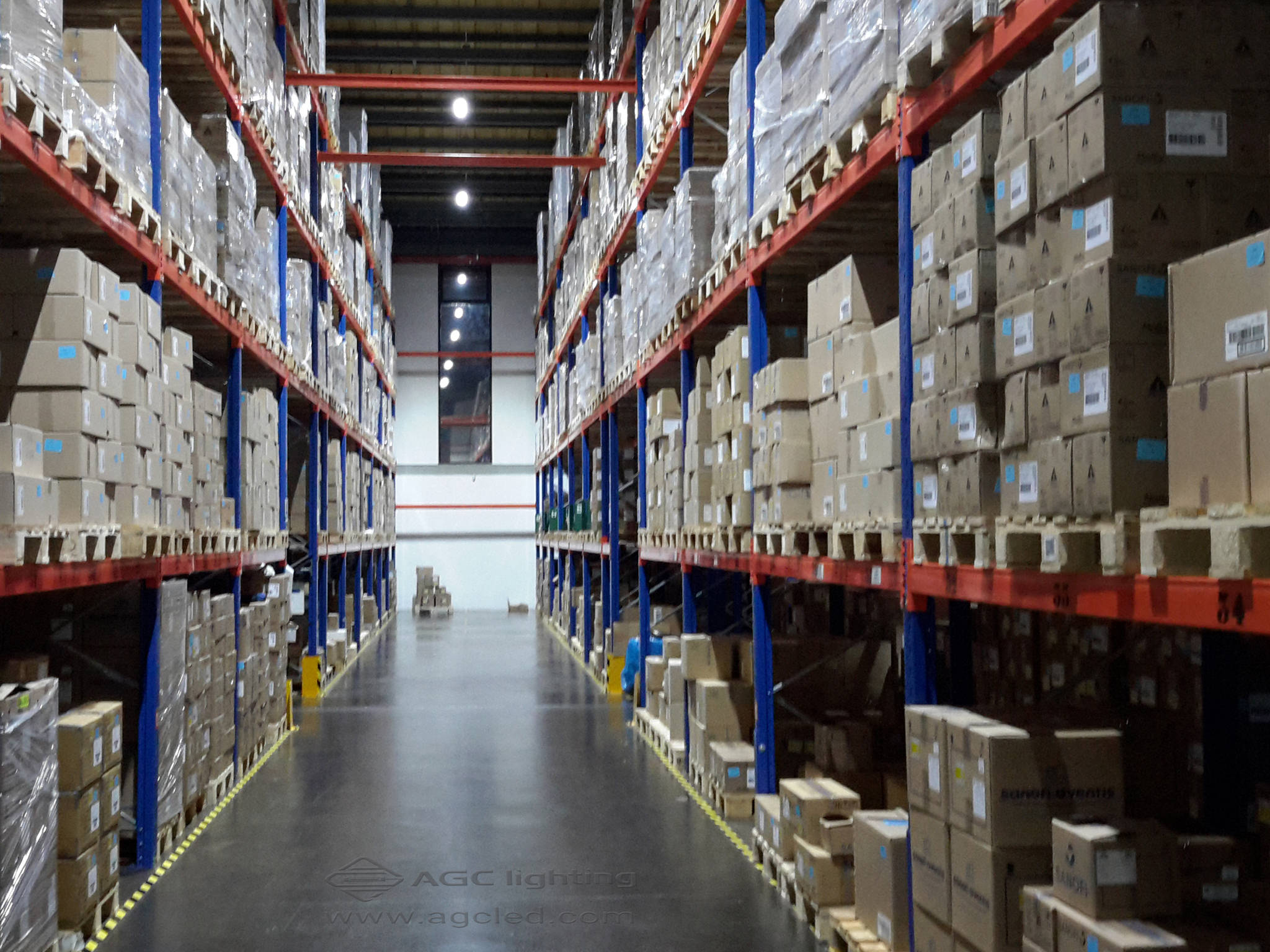long and narrow light distribution for warehouse aisles