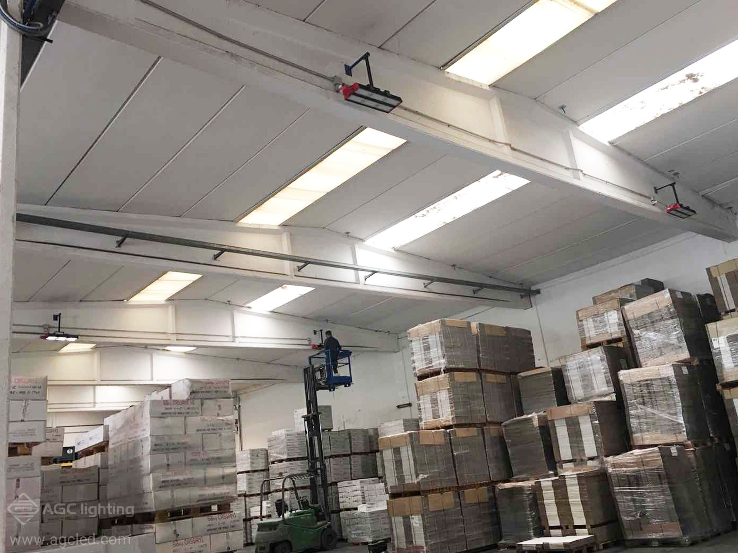 180W Linear Light in Warehouse Lighting Project