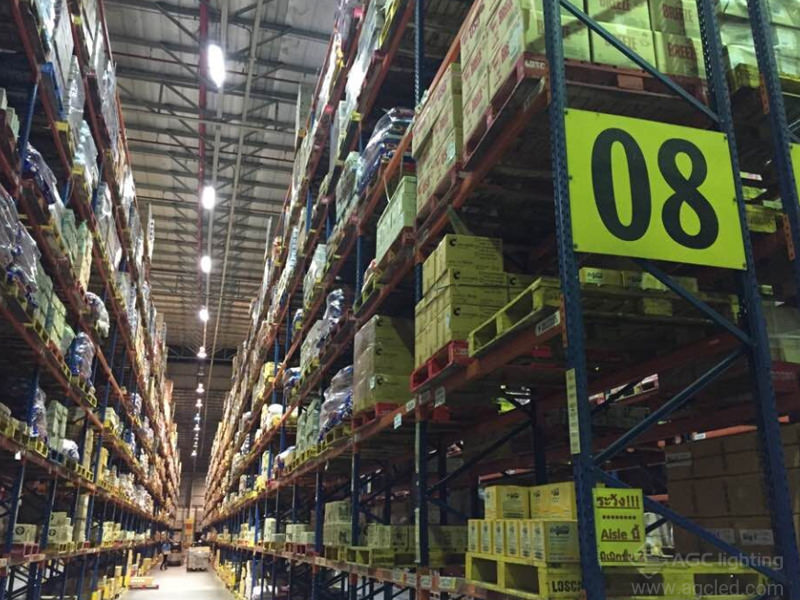 150W Linear Light 410lux in Logistics Warehouse