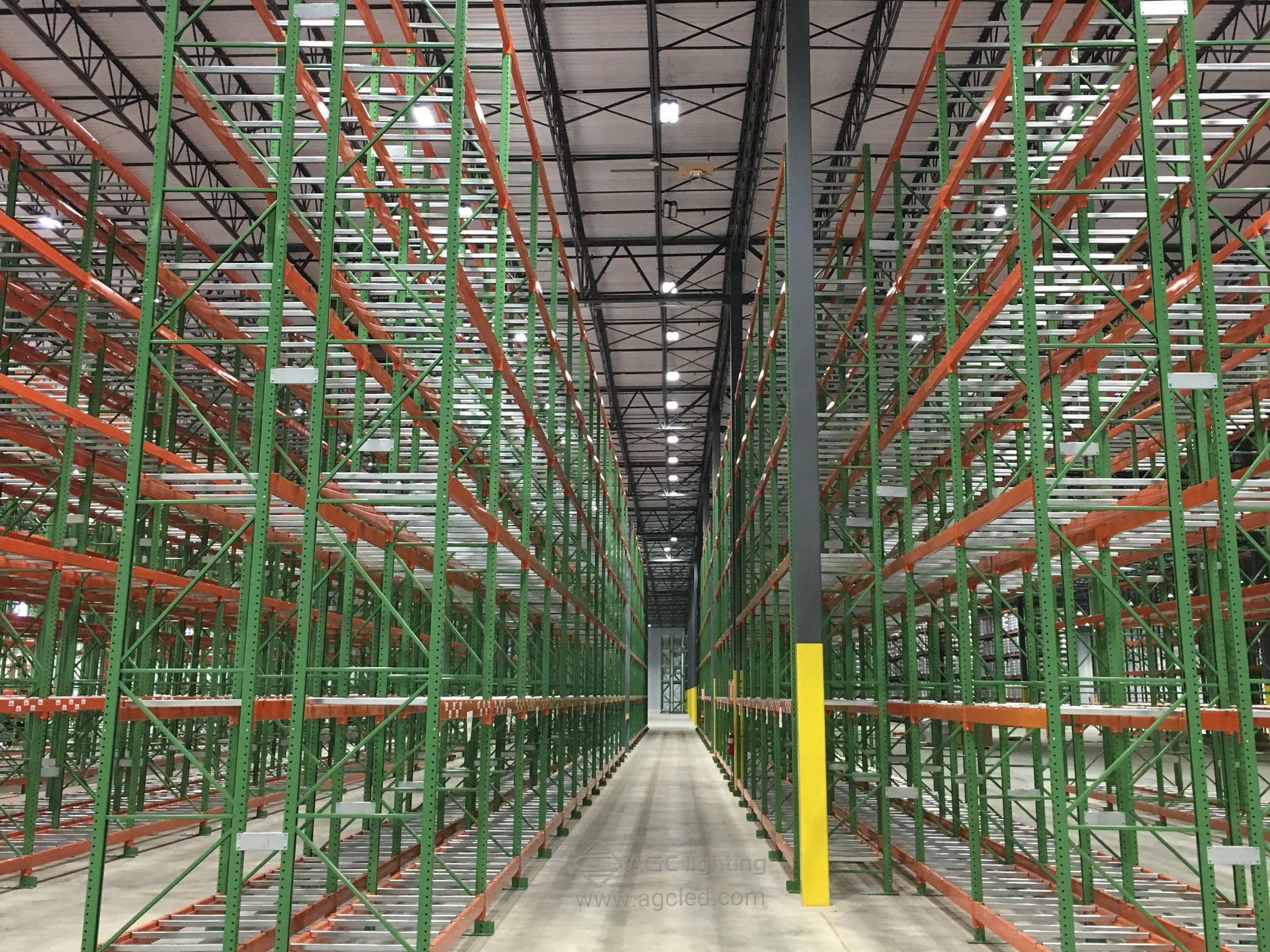 700pcs linear light illuminate warehouse