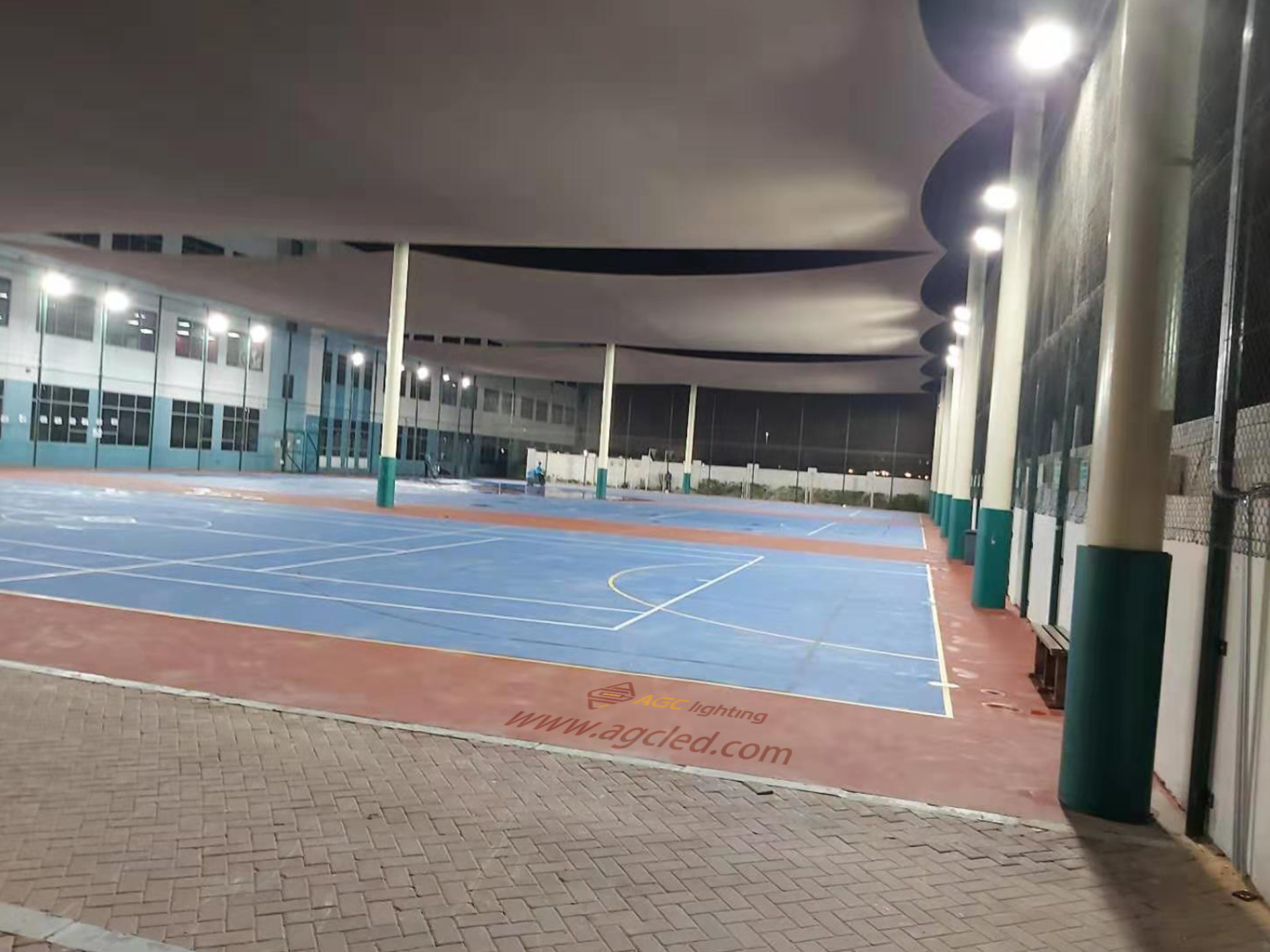 16pcs 240w led flood light illuminate tennis court