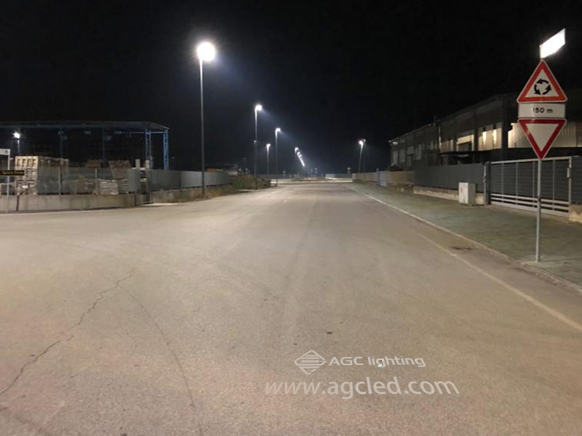 500pcs 4000K Ra70 led street light in roadway01