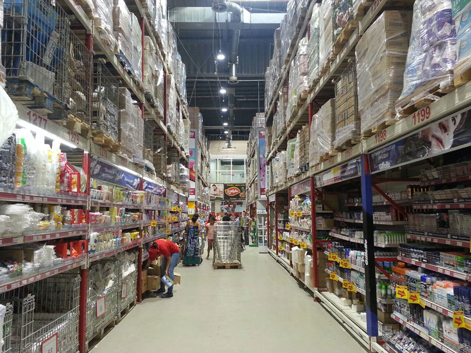 HiCloud-and-HiRack-linear-high-bay-installed-in-supermarket